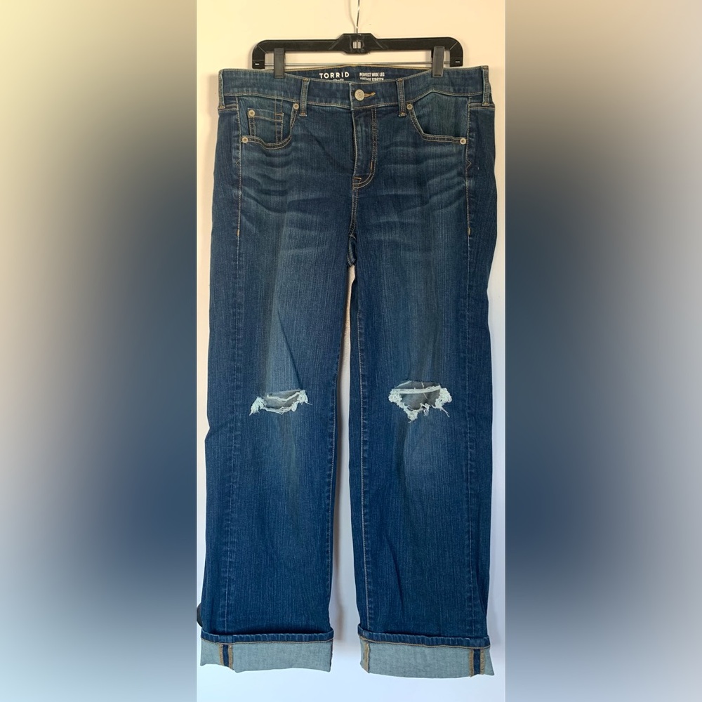 .NWOT TORRID wide leg jeans with destruction at the knees